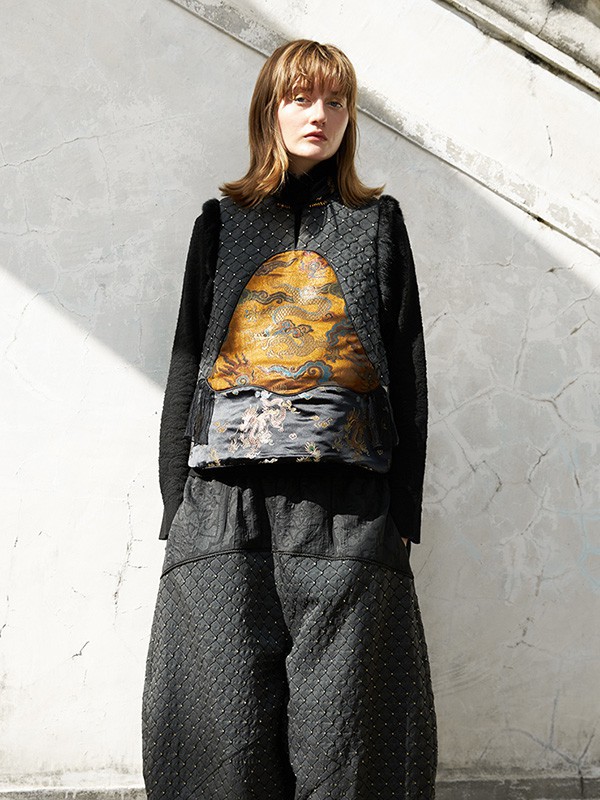 吉丘古儿女装2022秋冬季黑色T恤