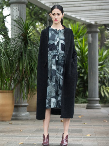 曦然2022秋冬季蓝色连衣裙