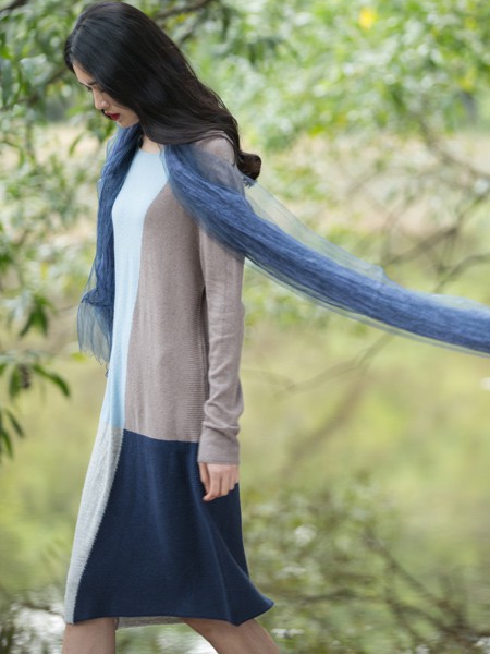 曦然女装2022秋冬季米色毛衣