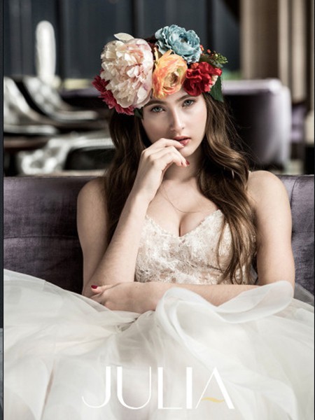 茱丽亚婚纱2022秋冬季白色礼服