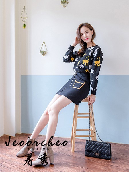 着秀2022秋冬季黑色毛衣