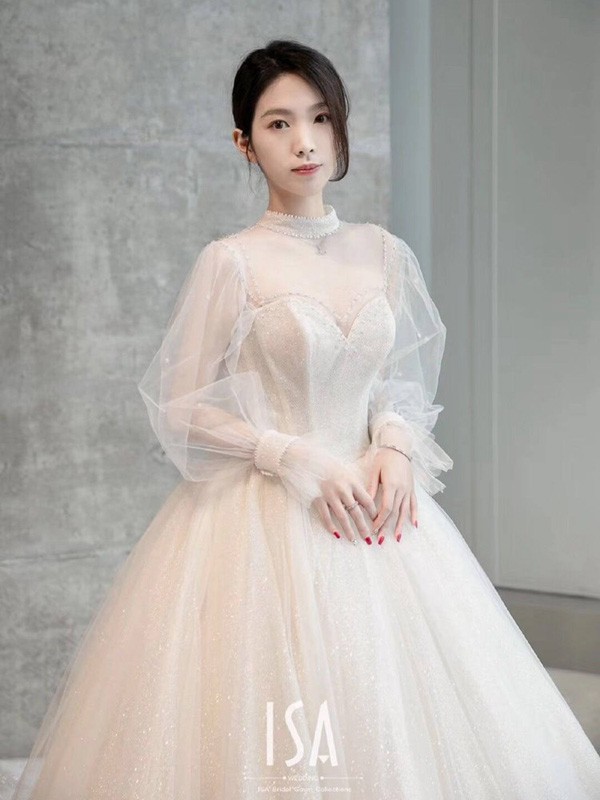 衣纱女装2022秋冬季白色礼服