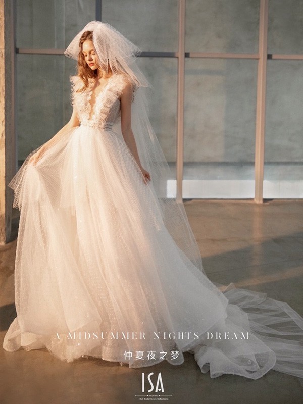 衣纱女装2022秋冬季白色礼服