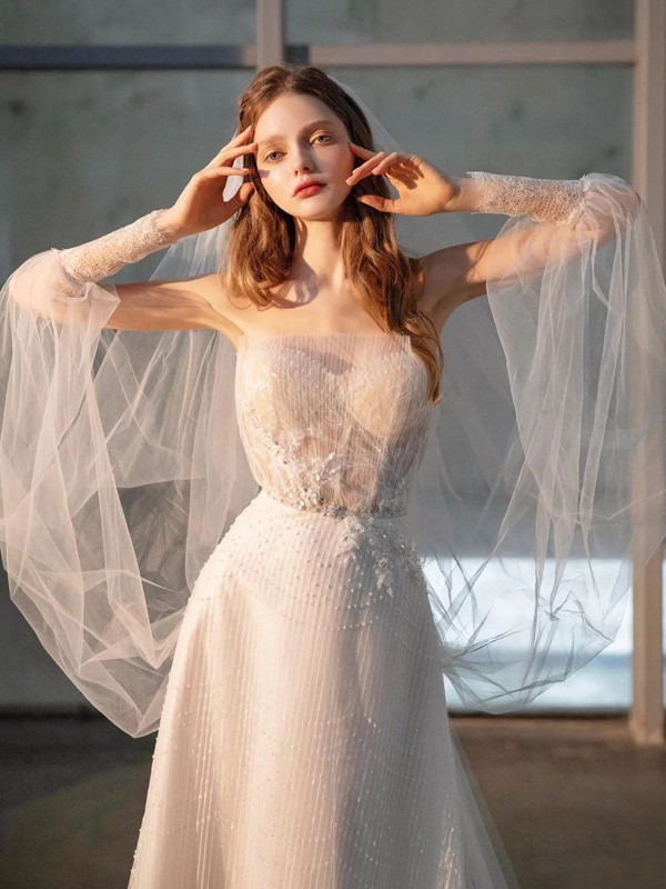 衣纱女装2022秋冬季白色礼服