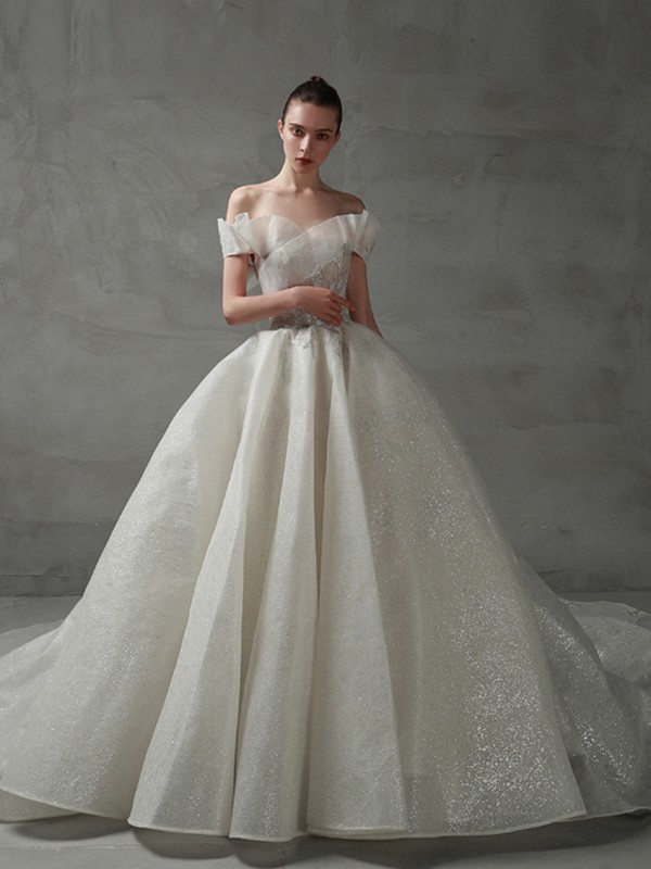 衣纱女装2022秋冬季白色礼服