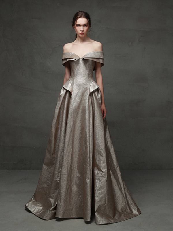 衣纱女装2022秋冬季银色礼服