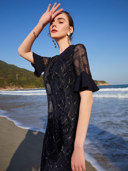 troobe~俏帛女装2022秋冬季黑色连衣裙