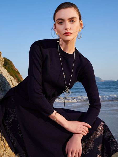 troobe~俏帛女装2022秋冬季黑色连衣裙