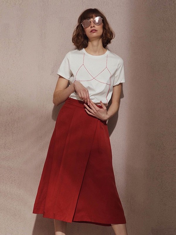 摩多伽格女装2022秋冬季白色T恤