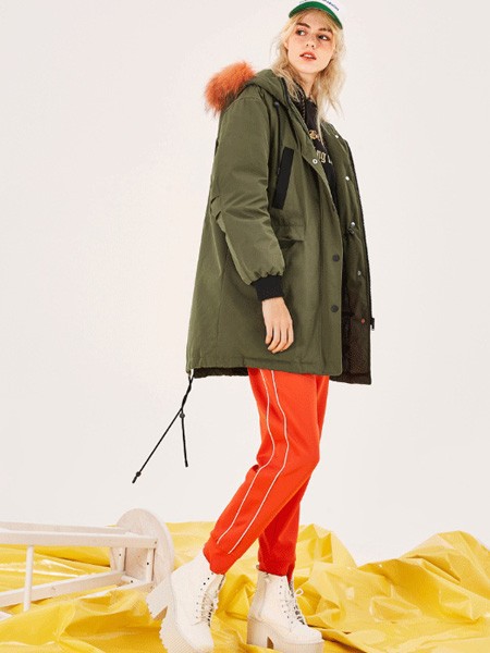 简惑女装2022秋冬季军绿色棉服