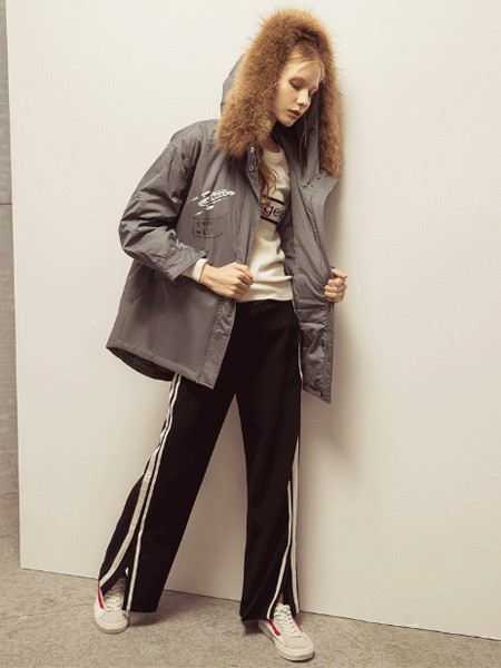 简惑女装2022秋冬季肤色阔腿裤