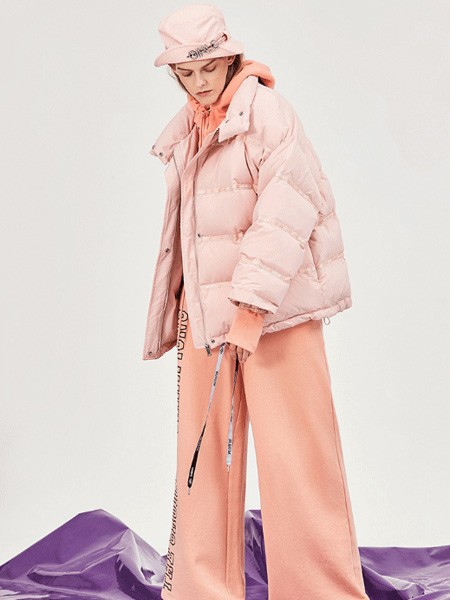 简惑女装2022秋冬季粉色棉服