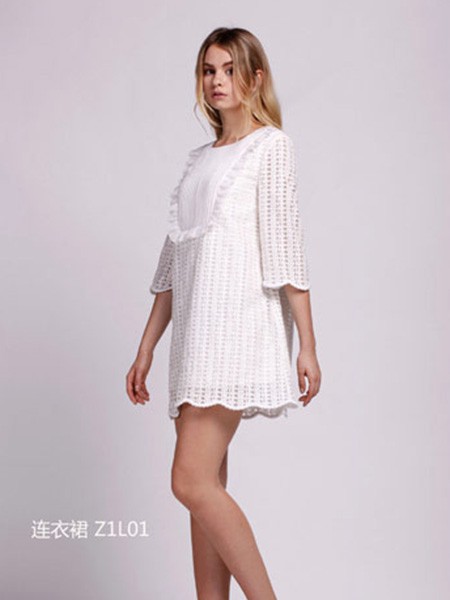 普洛娜女装2022秋冬季白色连衣裙