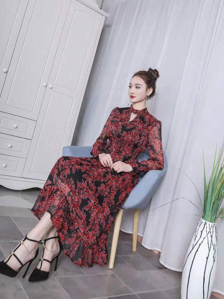 季歌2023春夏季红色连衣裙