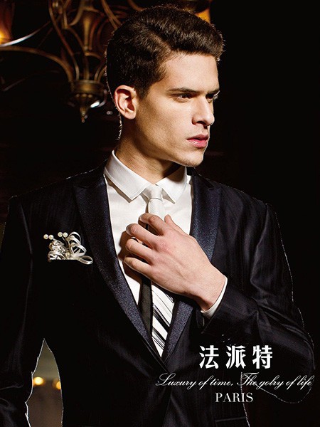 法派特2022秋冬季白色长裙