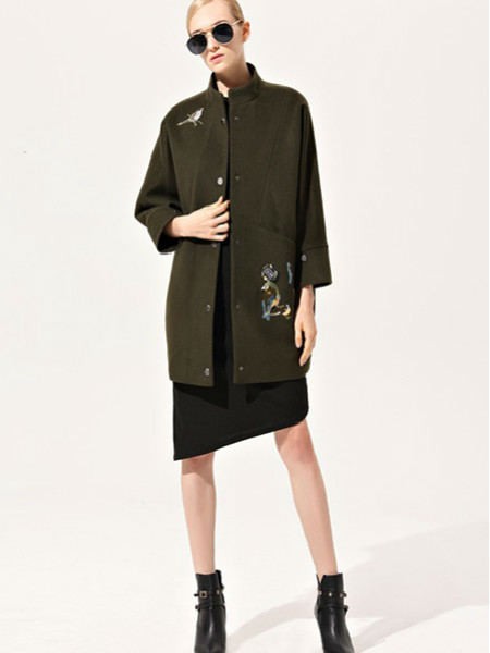 浙妮女装2022秋冬季军绿色打底衫