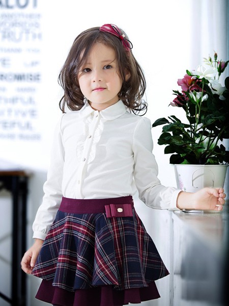 蓝蚁迪堡2022秋冬季白色长裙