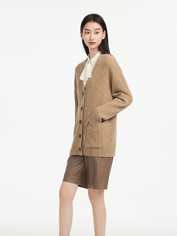 EP雅莹女装2022秋冬季棕色针织衫