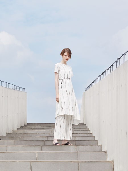 LUDICO女装2022秋冬季白色长裙