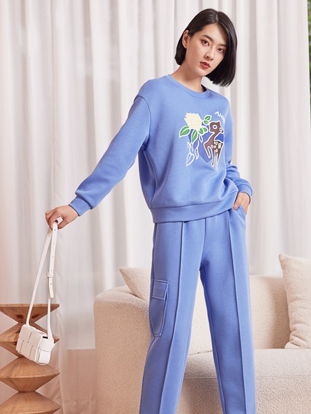 白茶女装2022秋冬季蓝色T恤