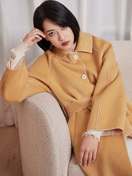 白茶女装2022秋冬季咖啡色大衣