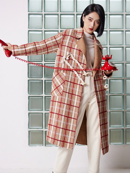 白茶女装2022秋冬季橙色大衣