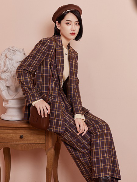 白茶女装2022秋冬季酒红色大衣