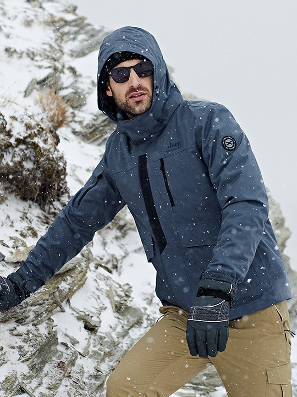 吉普2022秋冬季藏蓝色冲锋衣