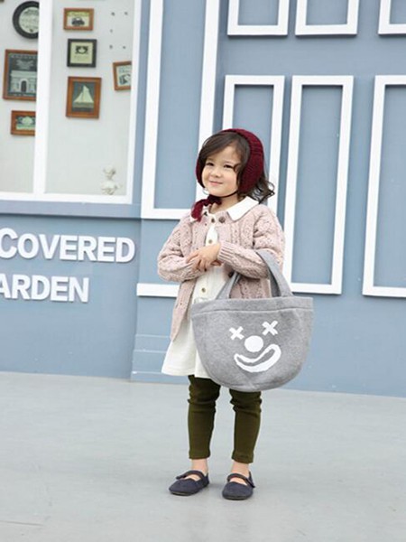 青木童2022秋冬季粉色毛衣