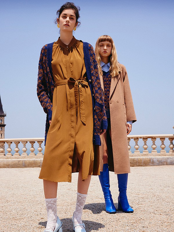 LAI睐女装2022秋冬季驼色大衣