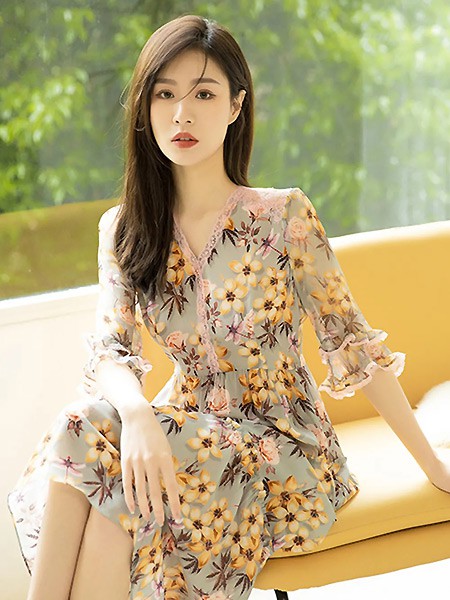 奕辰女装2023春夏季黑色连衣裙