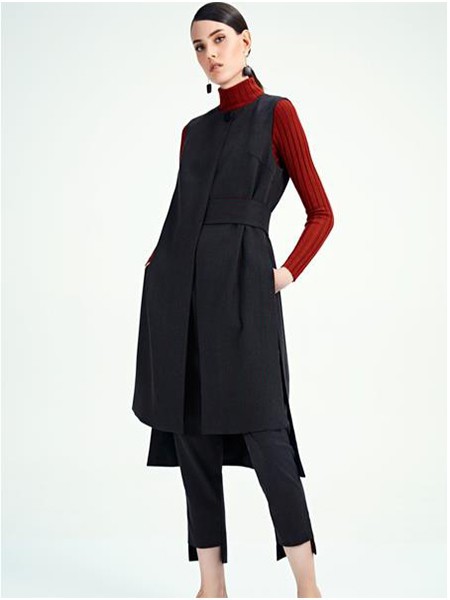 D2M2022秋冬季黑色连衣裙