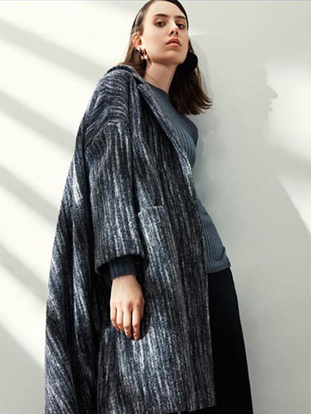 D2M女装2022秋冬季黑色大衣