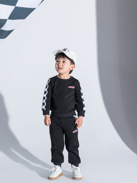 巴布豆2022秋冬季黑色T恤