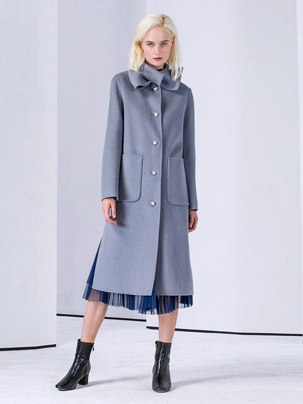 伊树女装2022秋冬季蓝色风衣