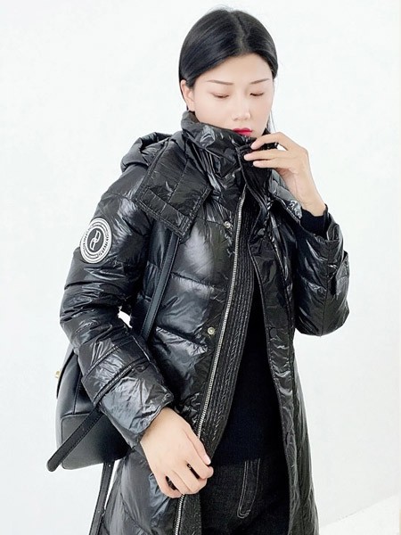 基弟女装2022秋冬季黑色棉服