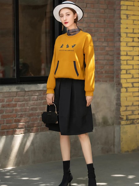 基弟女装2022秋冬季黄色T恤