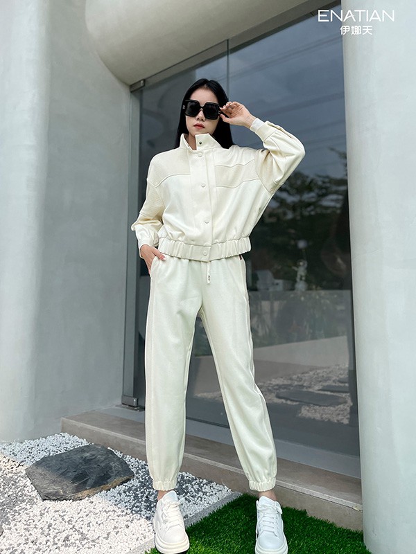 伊娜天2022秋冬季藏蓝色运动装