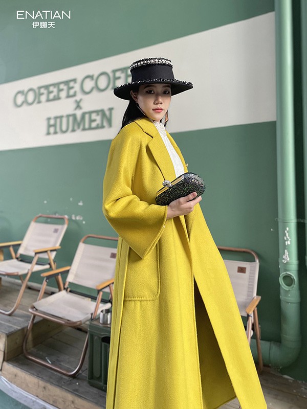 伊娜天2022秋冬季黄色打底衫