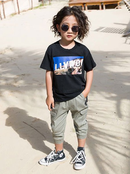 世纪童话童装2023春夏季黑色T恤
