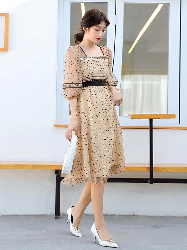 亘美女装2022秋冬季卡其色连衣裙