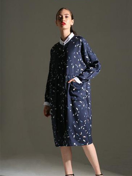 BOBO&TOTO女装2022秋冬季藏蓝色连衣裙