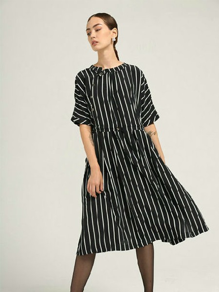 BOBO&TOTO女装2022秋冬季黑色连衣裙