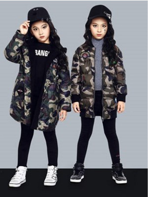 简所童装2022秋冬季黑色冲锋衣