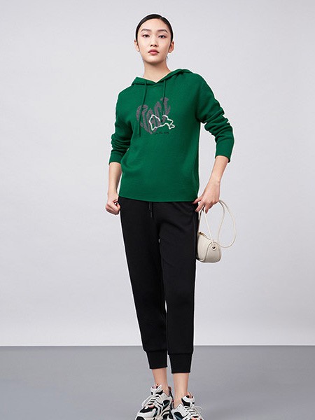 易菲女装2022秋冬季墨绿色卫衣