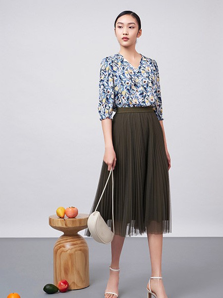 易菲女装2022秋冬季蓝色雪纺衫