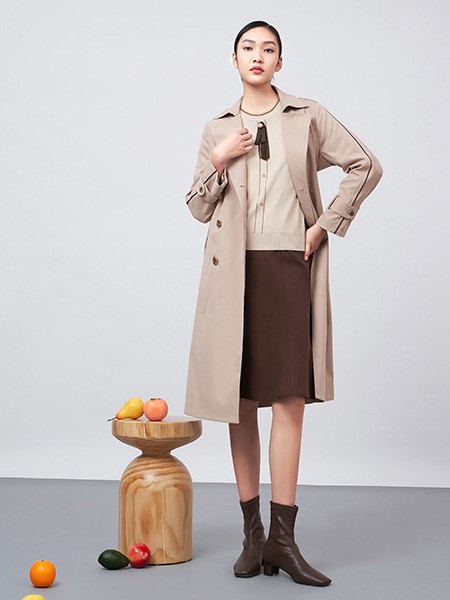 易菲女装2022秋冬季米色风衣