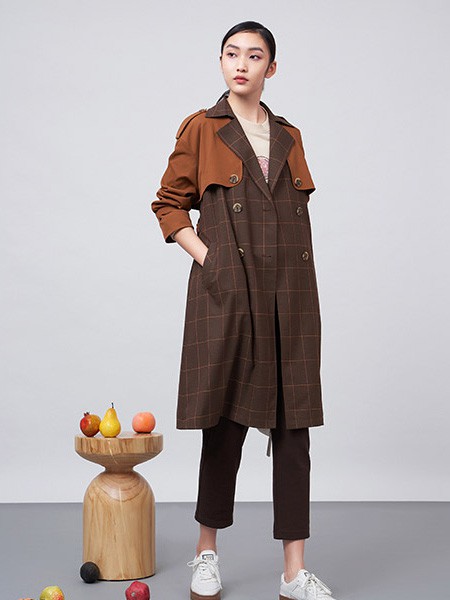 易菲女装2022秋冬季咖啡色大衣