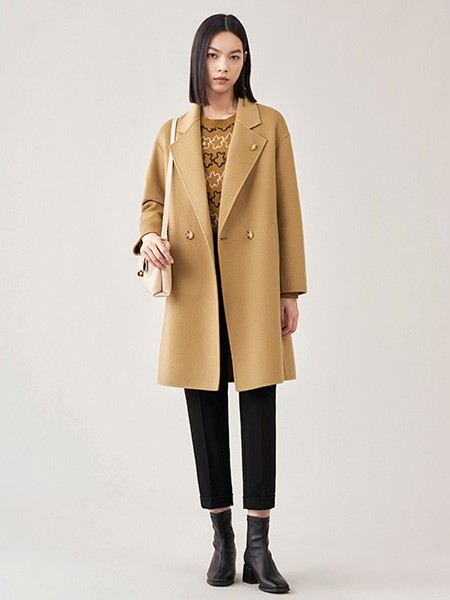 易菲女装2022秋冬季卡其色大衣