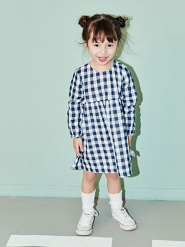 艾卡米勒童装2022秋冬季白色连衣裙